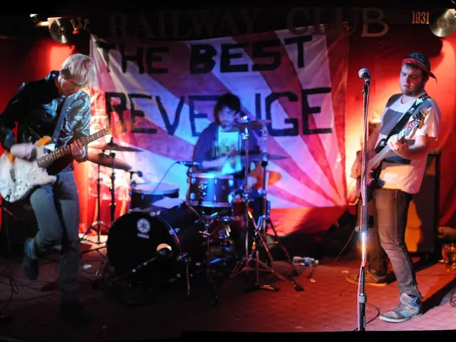 Elordi and Giannulli fan speculation resurface, as Olivia Jade accompanies Jacob to a film premiere...