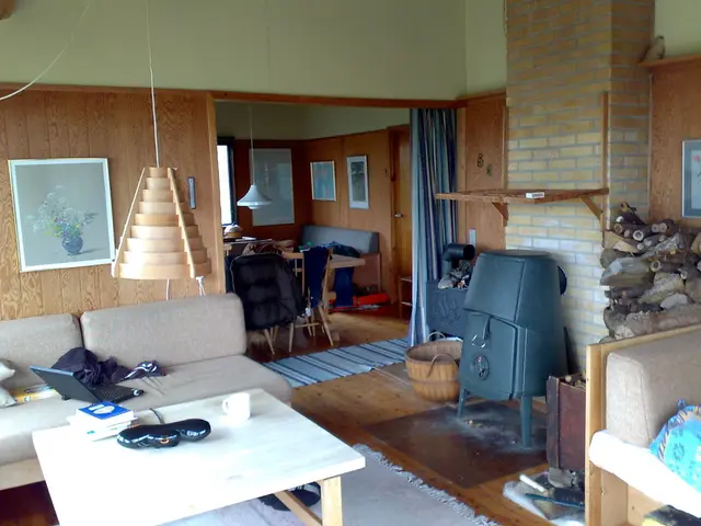 Individual accomplishes theft of outdoor furnishings from a garden