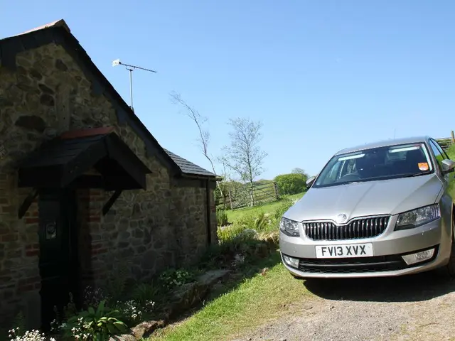 Octopus Energy and Aira introduce heat pump tariff with potential savings of up to £500 yearly.