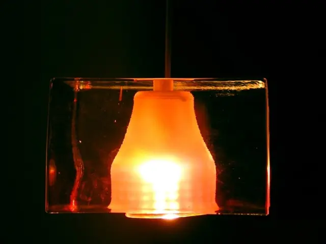 Individual asserts long-term consequences due to malfunctioning lamp in a strip hotel